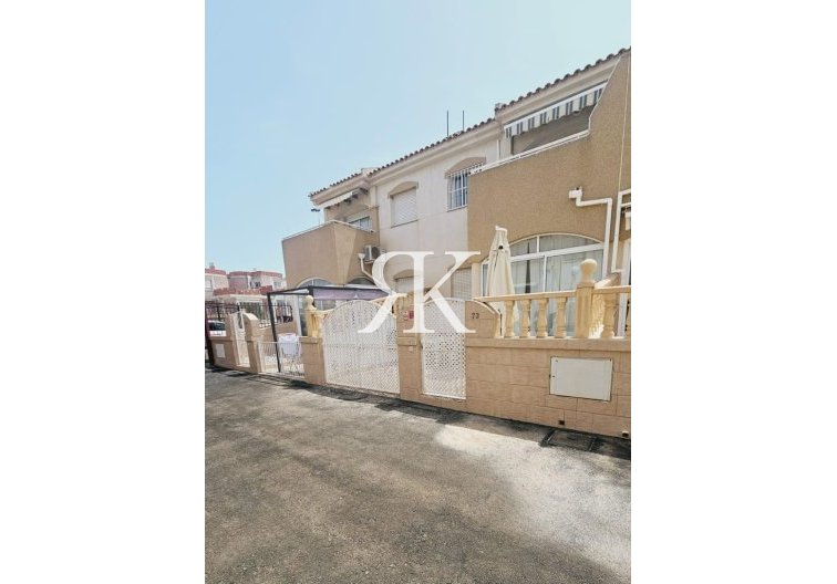 Resale - Apartment - Torrevieja - Aguas Nuevas