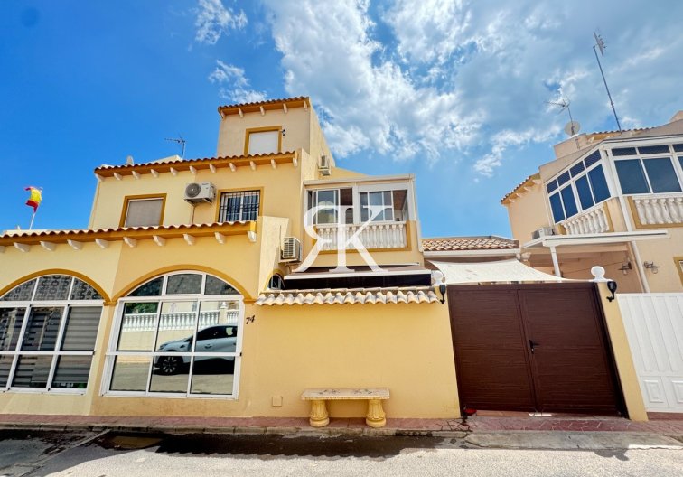 Resale - Semi-detached Villa  - Orihuela Costa - Playa Flamenca