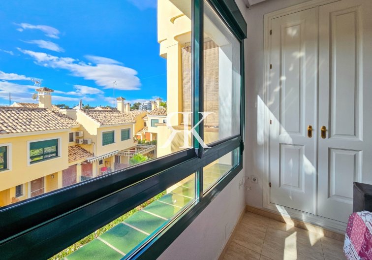 Resale - Apartment - Orihuela Costa - Campoamor