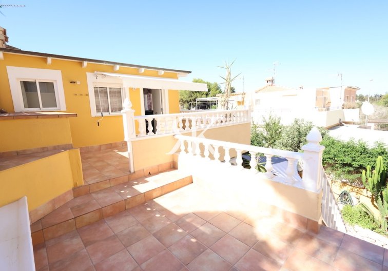 Resale - Semi-detached Villa  - Orihuela Costa - Cabo Roig 