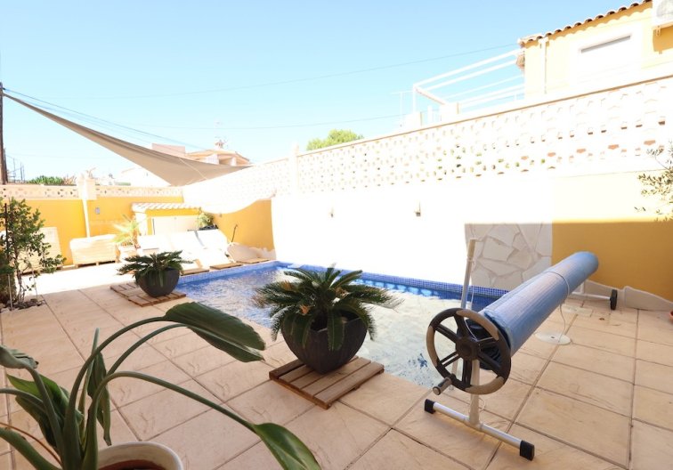 Resale - Semi-detached Villa  - Orihuela Costa - Cabo Roig 