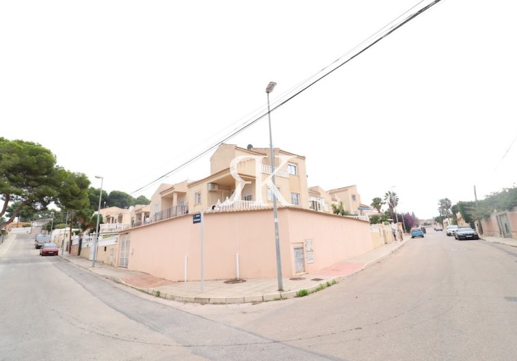 Segunda mano - Villa independiente - Torrevieja - Los Balcones - Los Altos 