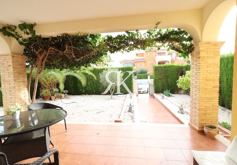 Resale - Semi-detached Villa  - Orihuela Costa - Playa Flamenca