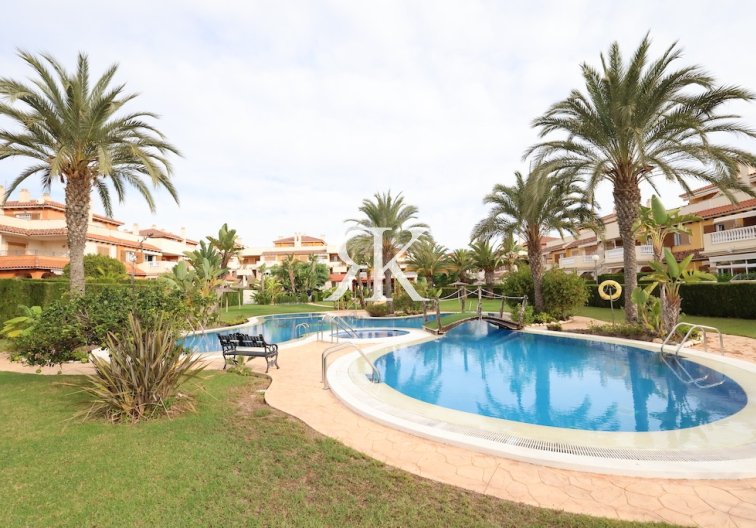 Resale - Semi-detached Villa  - Orihuela Costa - Playa Flamenca