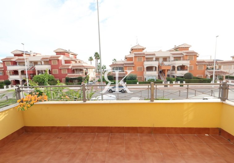 Resale - Semi-detached Villa  - Orihuela Costa - Playa Flamenca