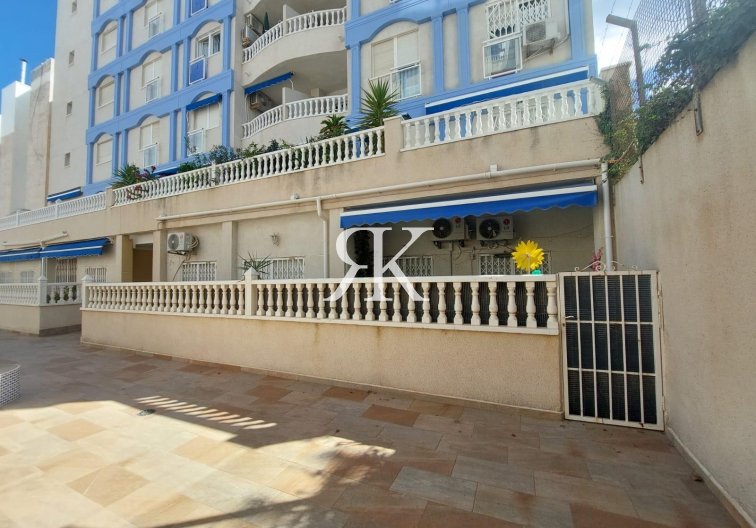 Resale - Apartment - Torrevieja - Playa de los Locos