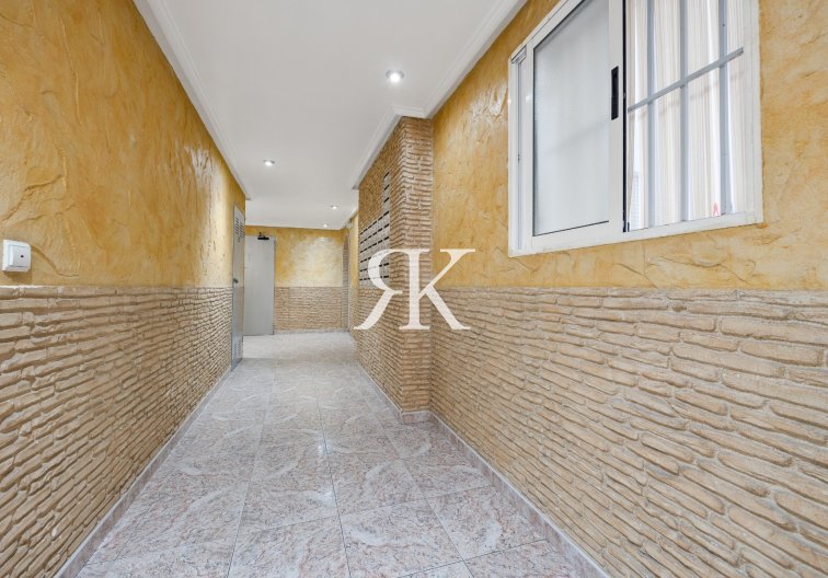 Resale - Apartment - Torrevieja - Centro