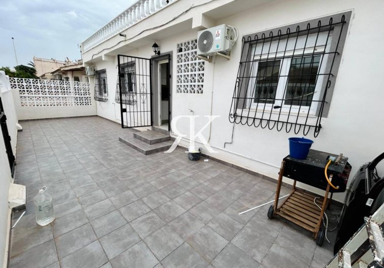 Resale - Semi-detached Villa  - Torrevieja - El Chaparral