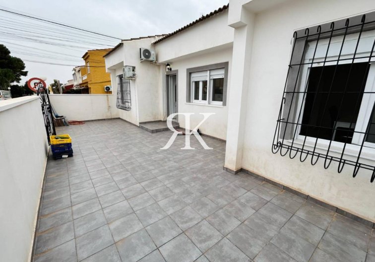 Resale - Semi-detached Villa  - Torrevieja - El Chaparral