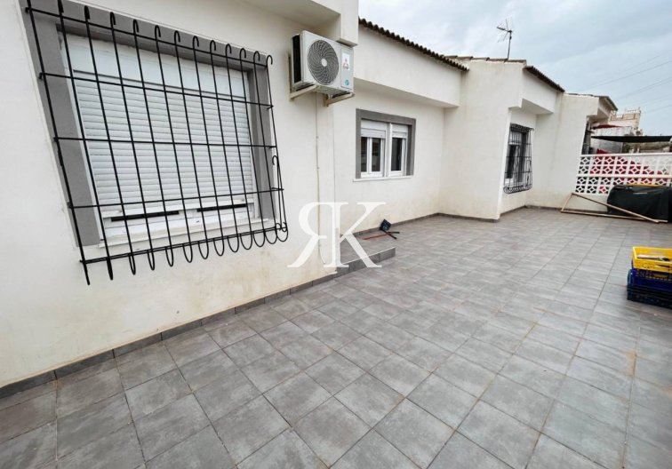 Resale - Semi-detached Villa  - Torrevieja - El Chaparral