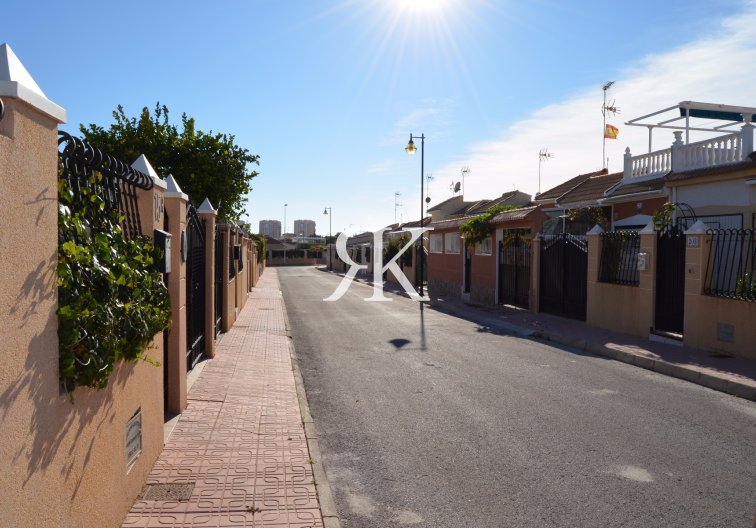 Resale - Bungalow - Torrevieja - Aguas Nuevas