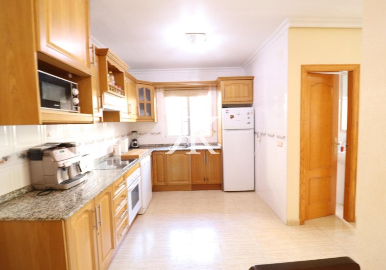 Resale - Semi-detached Villa  - Orihuela Costa - Villamartín