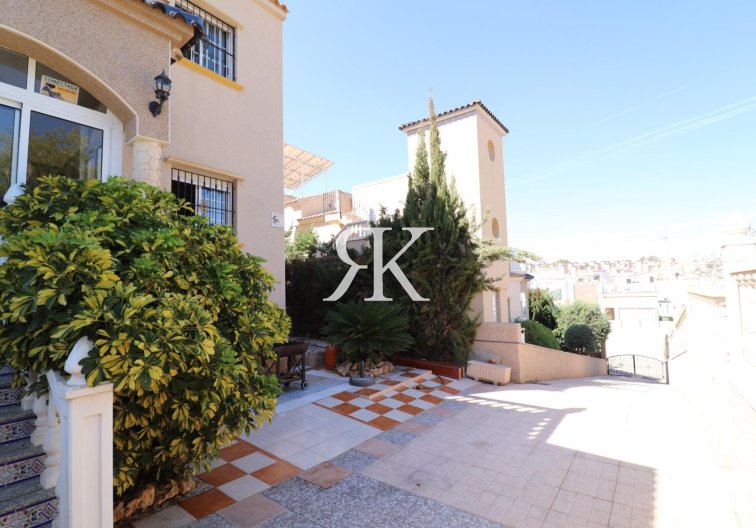 Resale - Semi-detached Villa  - Orihuela Costa - Villamartín