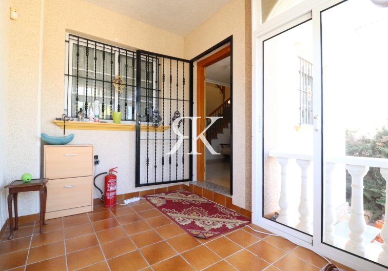 Resale - Semi-detached Villa  - Orihuela Costa - Villamartín