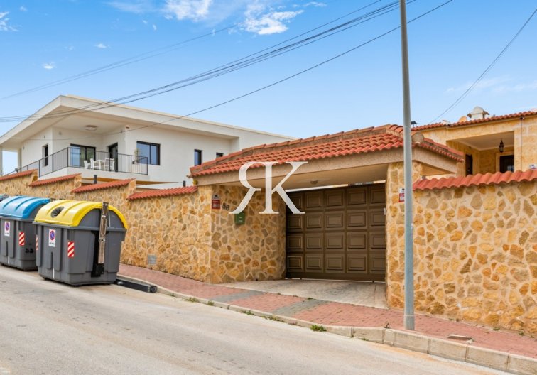 Segunda mano - Villa independiente - Torrevieja - Los Balcones 