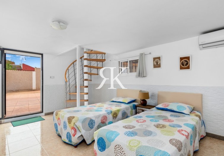 Segunda mano - Villa independiente - Torrevieja - Los Balcones 