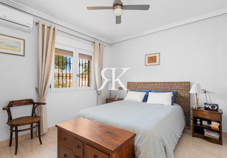 Segunda mano - Villa independiente - Torrevieja - Los Balcones 