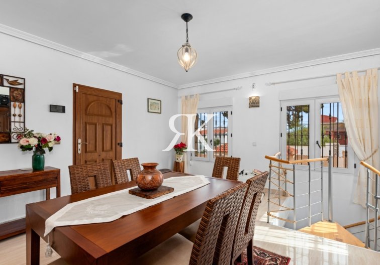 Segunda mano - Villa independiente - Torrevieja - Los Balcones 