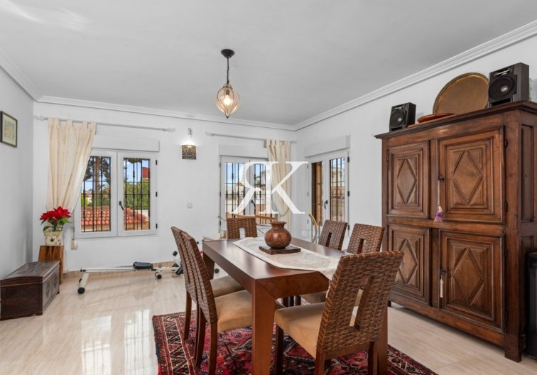 Segunda mano - Villa independiente - Torrevieja - Los Balcones 