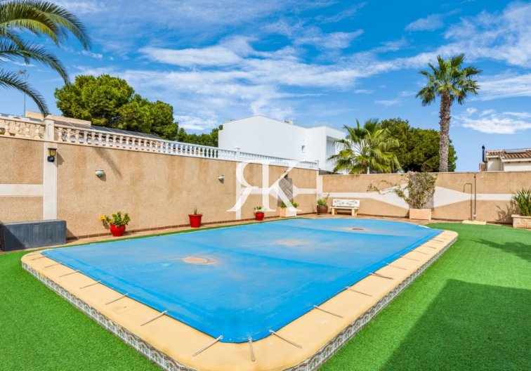 Segunda mano - Villa independiente - Torrevieja - Los Balcones 