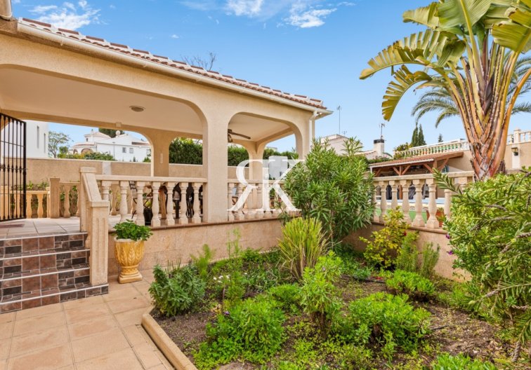 Segunda mano - Villa independiente - Torrevieja - Los Balcones 