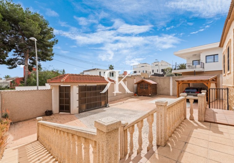 Segunda mano - Villa independiente - Torrevieja - Los Balcones 
