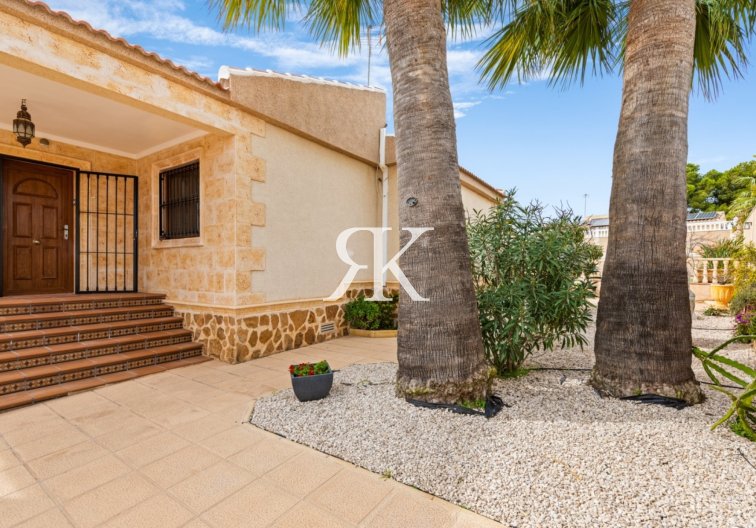 Segunda mano - Villa independiente - Torrevieja - Los Balcones 