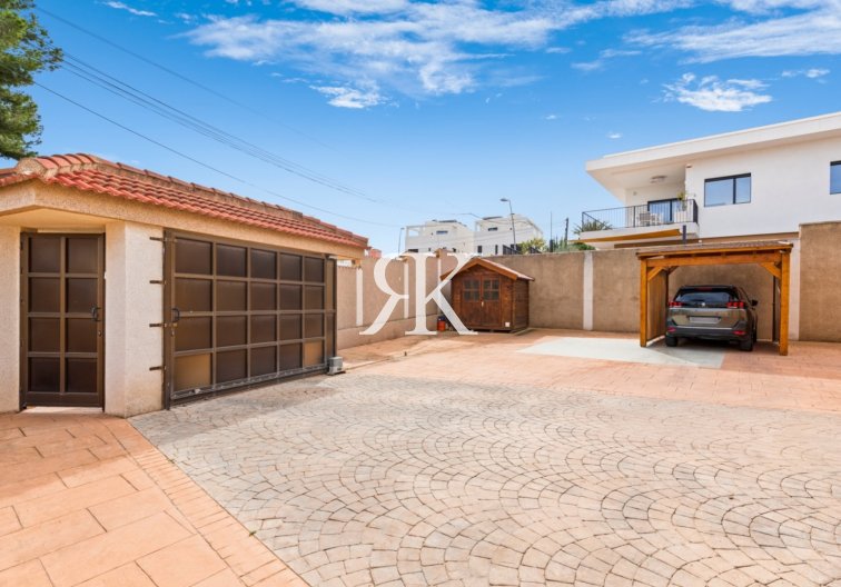 Segunda mano - Villa independiente - Torrevieja - Los Balcones 