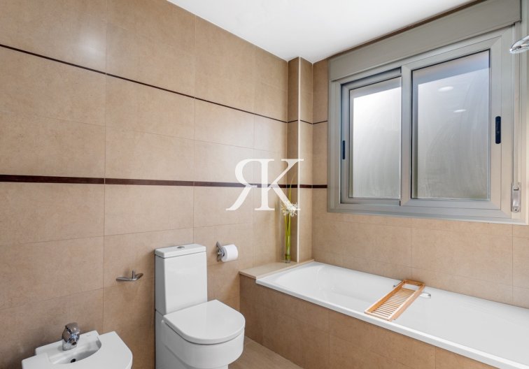 Herverkoop - Triplex - Guardamar del Segura