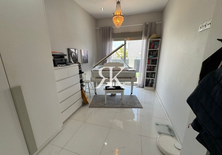 Resale - Detached Villa - Orihuela Costa - Villamartín