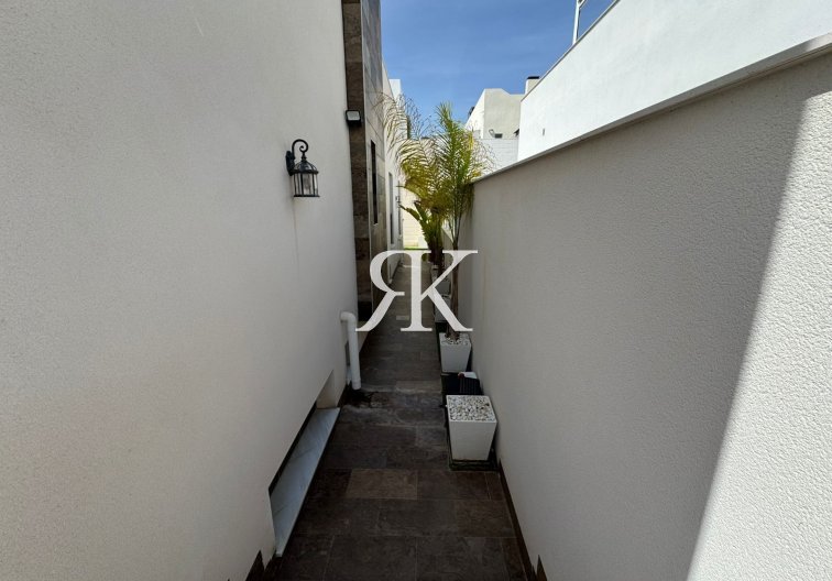 Resale - Detached Villa - Orihuela Costa - Villamartín