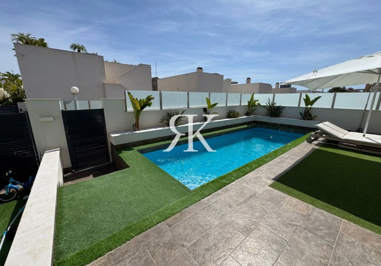 Resale - Detached Villa - Orihuela Costa - Villamartín