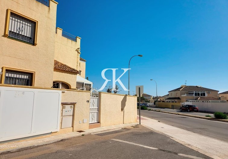 Segunda mano - Villa independiente - Orihuela Costa - La Zenia