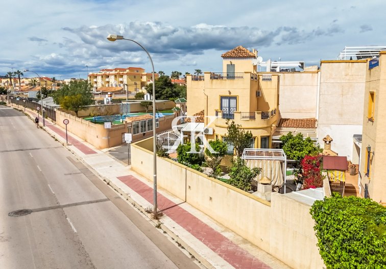 Segunda mano - Villa independiente - Orihuela Costa - La Zenia