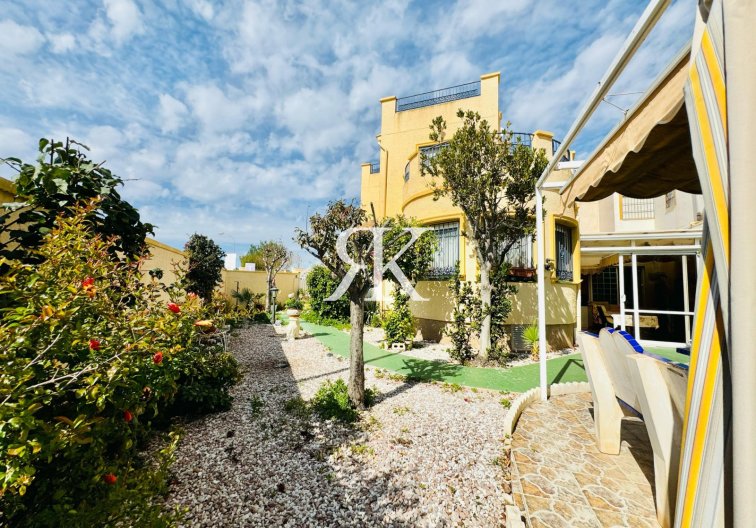 Segunda mano - Villa independiente - Orihuela Costa - La Zenia