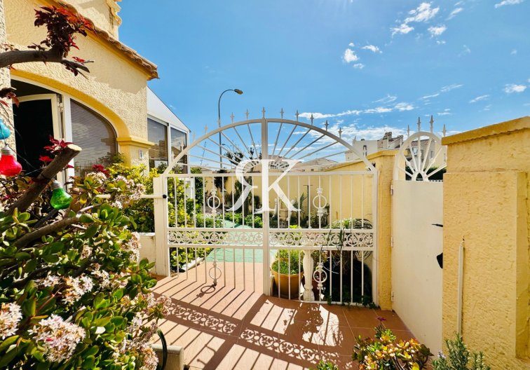 Segunda mano - Villa independiente - Orihuela Costa - La Zenia