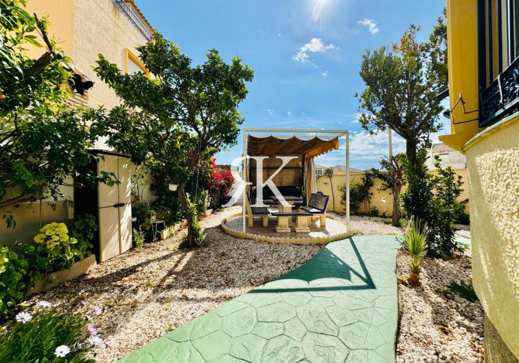 Segunda mano - Villa independiente - Orihuela Costa - La Zenia