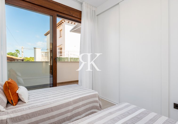  - Bungalow en planta baja - Torrevieja - Los Balcones 