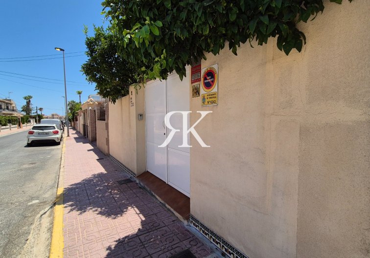 Resale - Townhouse - Torrevieja - Aguas Nuevas
