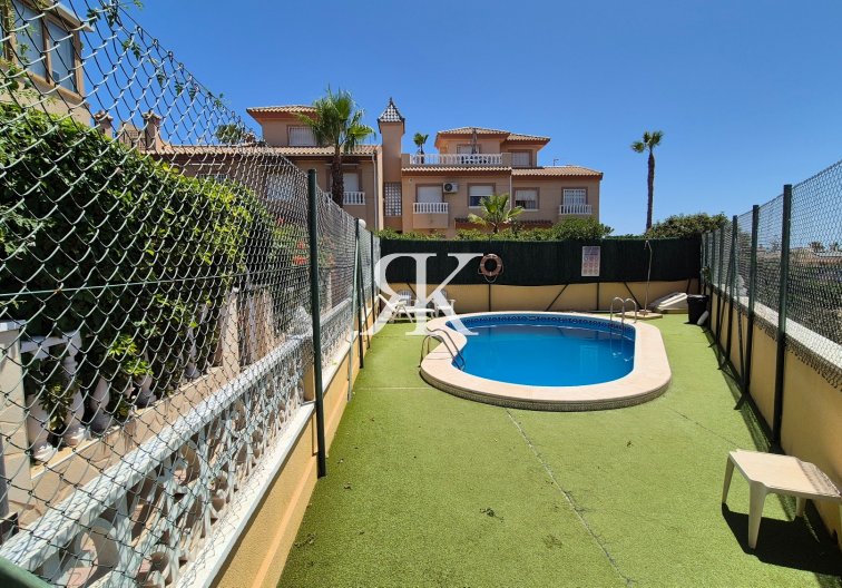 Resale - Townhouse - Torrevieja - Aguas Nuevas