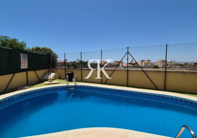 Resale - Townhouse - Torrevieja - Aguas Nuevas