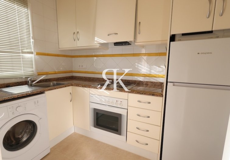 Segunda mano - Bungalow en planta alta - Torrevieja - Aguas Nuevas