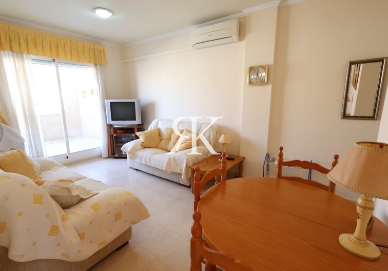 Segunda mano - Bungalow en planta alta - Torrevieja - Aguas Nuevas