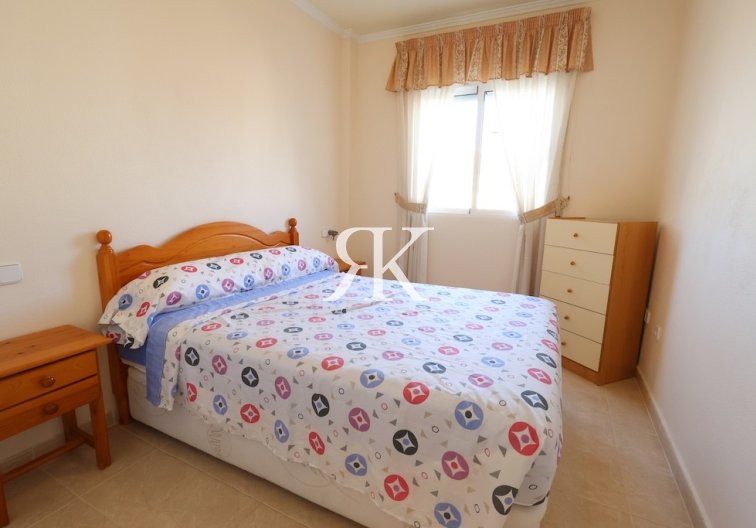 Segunda mano - Bungalow en planta alta - Torrevieja - Aguas Nuevas