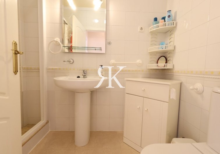 Segunda mano - Bungalow en planta alta - Torrevieja - Aguas Nuevas