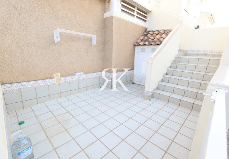 Segunda mano - Bungalow en planta alta - Torrevieja - Aguas Nuevas