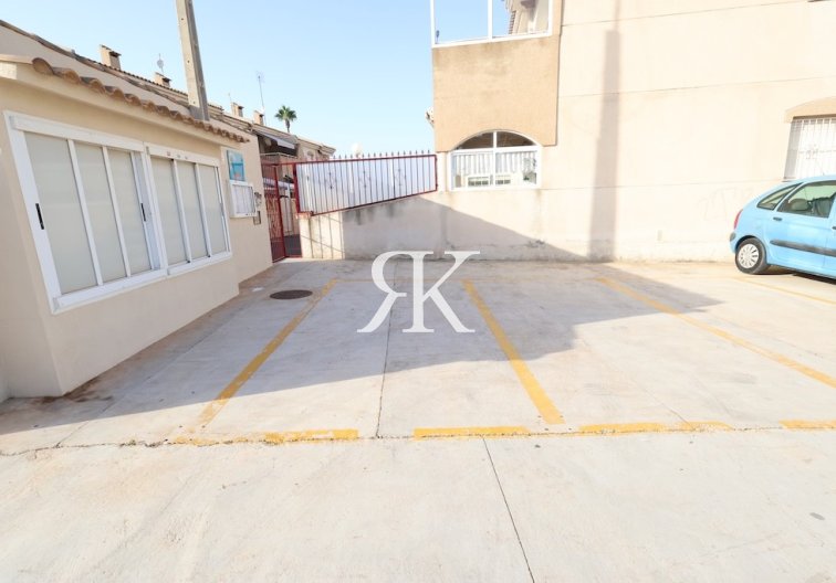 Segunda mano - Bungalow en planta alta - Torrevieja - Aguas Nuevas