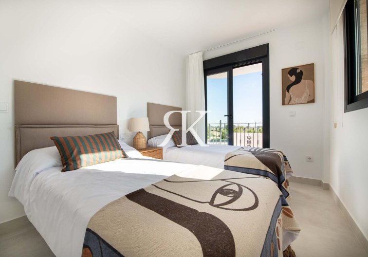 Construction Neuve - Bungalow au rez-de-chaussée - Cox - San Fernando